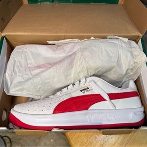 Puma Men's size 10 - VG Special Sneakers in White and Red